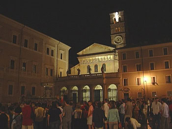 piazza_santa_maria_in_trastevere_nightlife