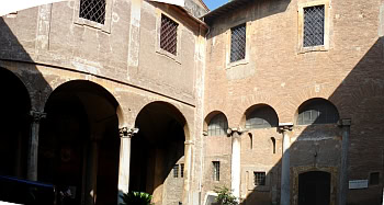 santi_quattro_secondo_cortile