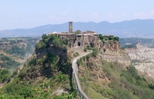 Bagnoregio_civita_panorama