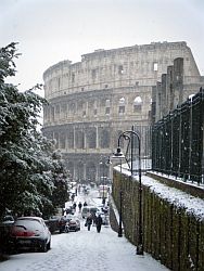 Colosseo_innevato