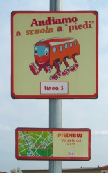 Scuolabus_a_piedi_cartello