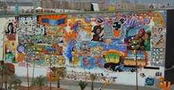 Mur de_tags_au_Forum_de_Barcelone