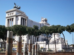 Trajans Forum_and_Monument_to_Vittorio_Emanuele_II