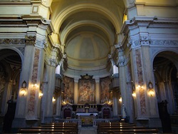 L'interno della chiesa di San Paolo alla Regola