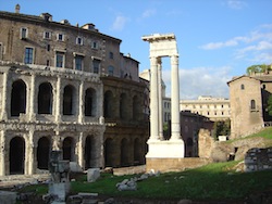 Nei pressi del Teatro di Marcello