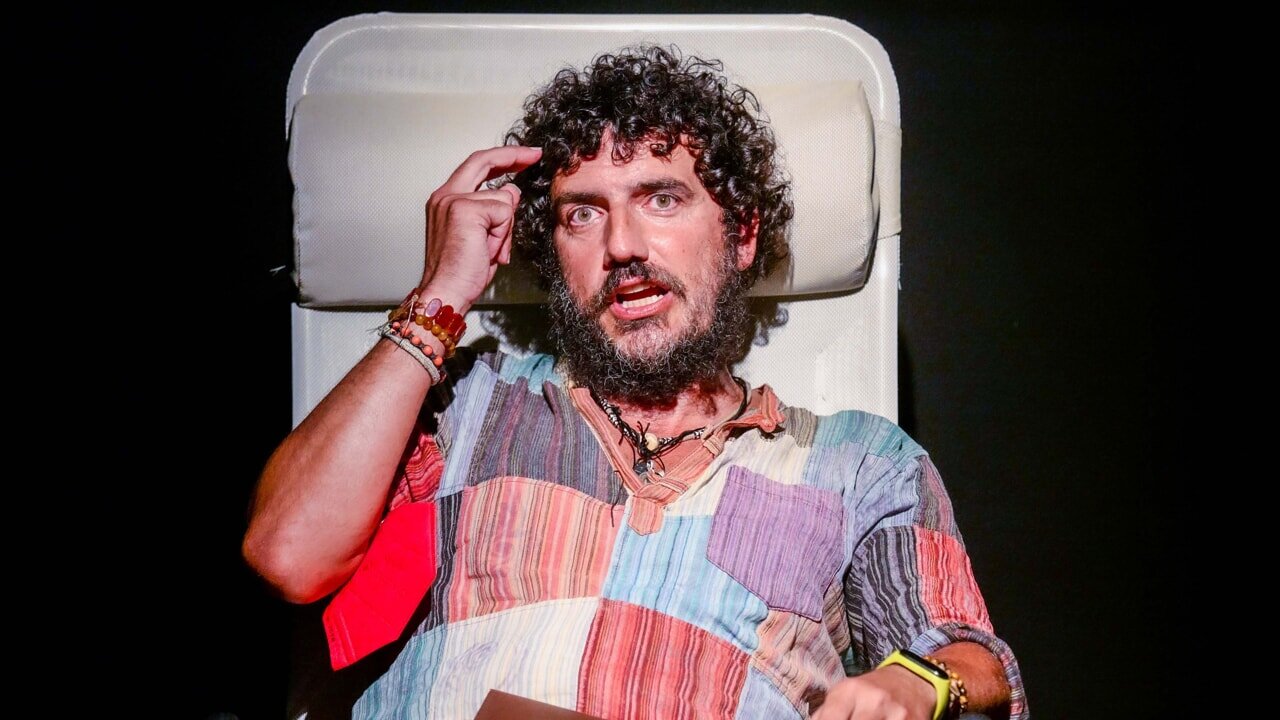 Andrea Rivera torna a Villa Lazzaroni con Qualcuno m’aiuti!