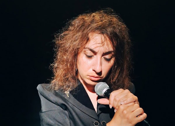 L’identità liquida dei quarantenni: Alle perle piace l’acqua