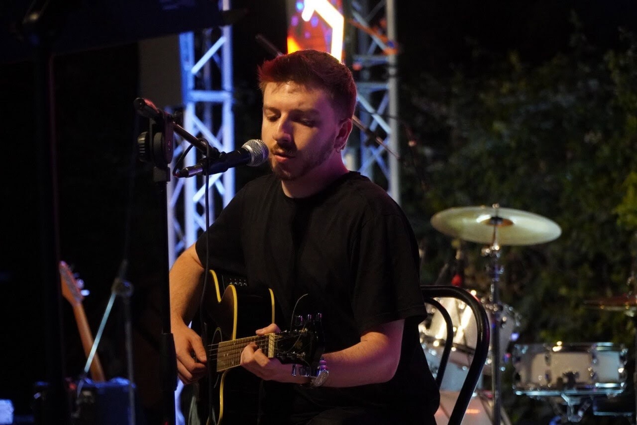 Emanuele Tavano Torna con il Singolo “Grande”