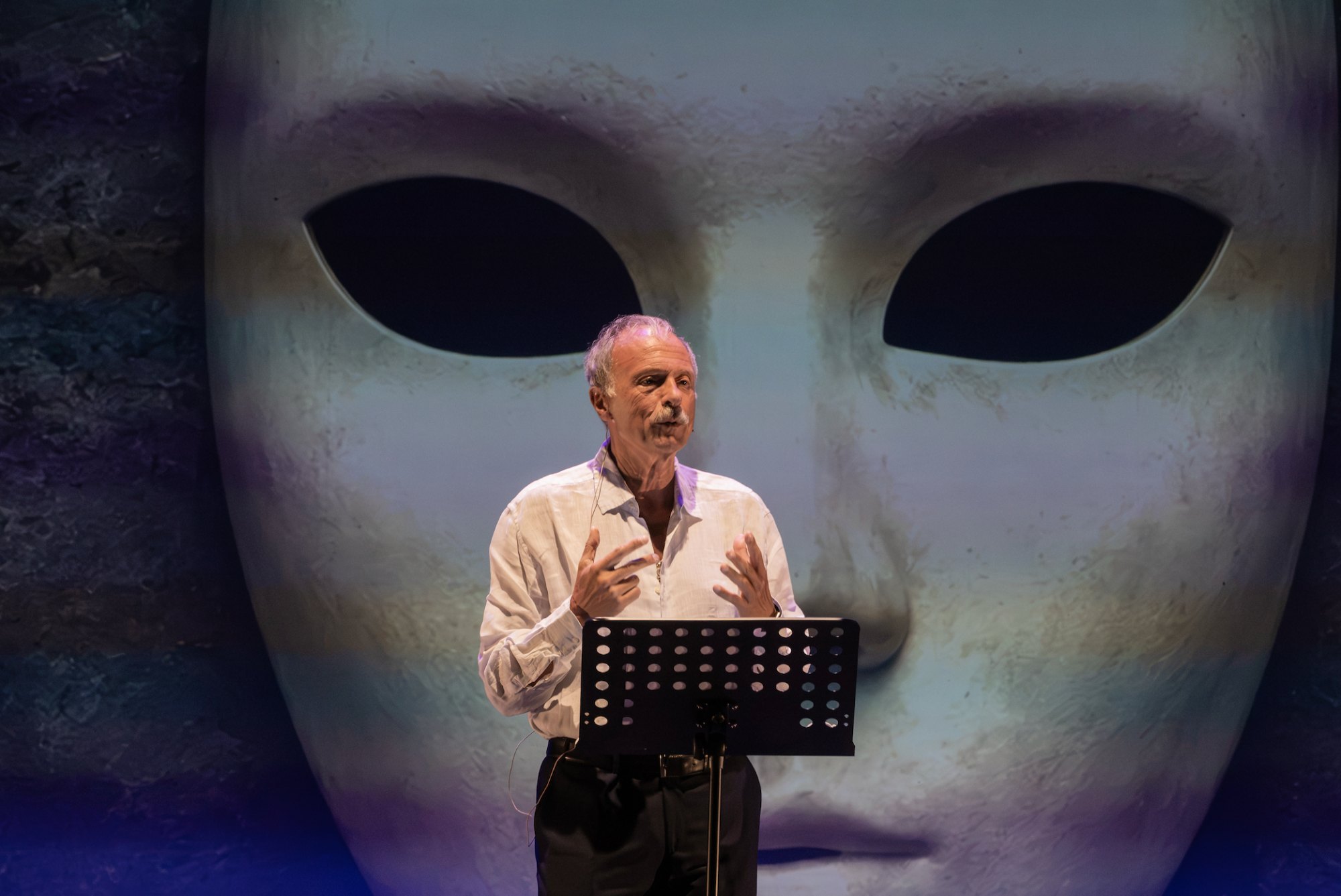 Da Cervantes a Gaza: Stefano Reali indaga la propaganda al Teatro Vittoria