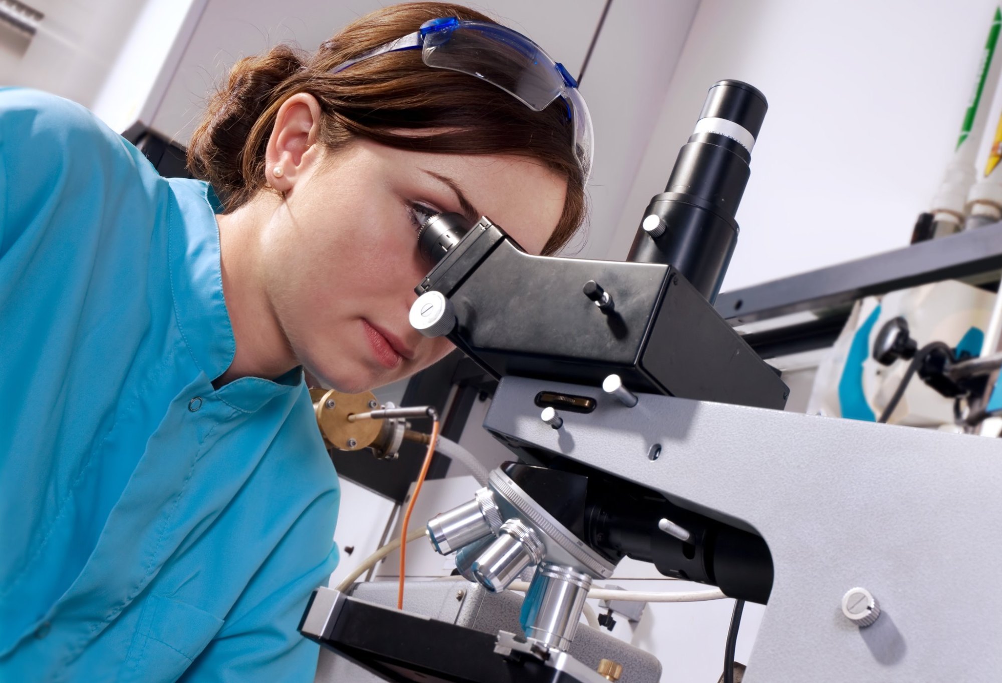 Tumori di vescica e prostata: l’eccellenza dell’Istituto Regina Elena di Roma negli studi internazionali A technician at work in the laboratory